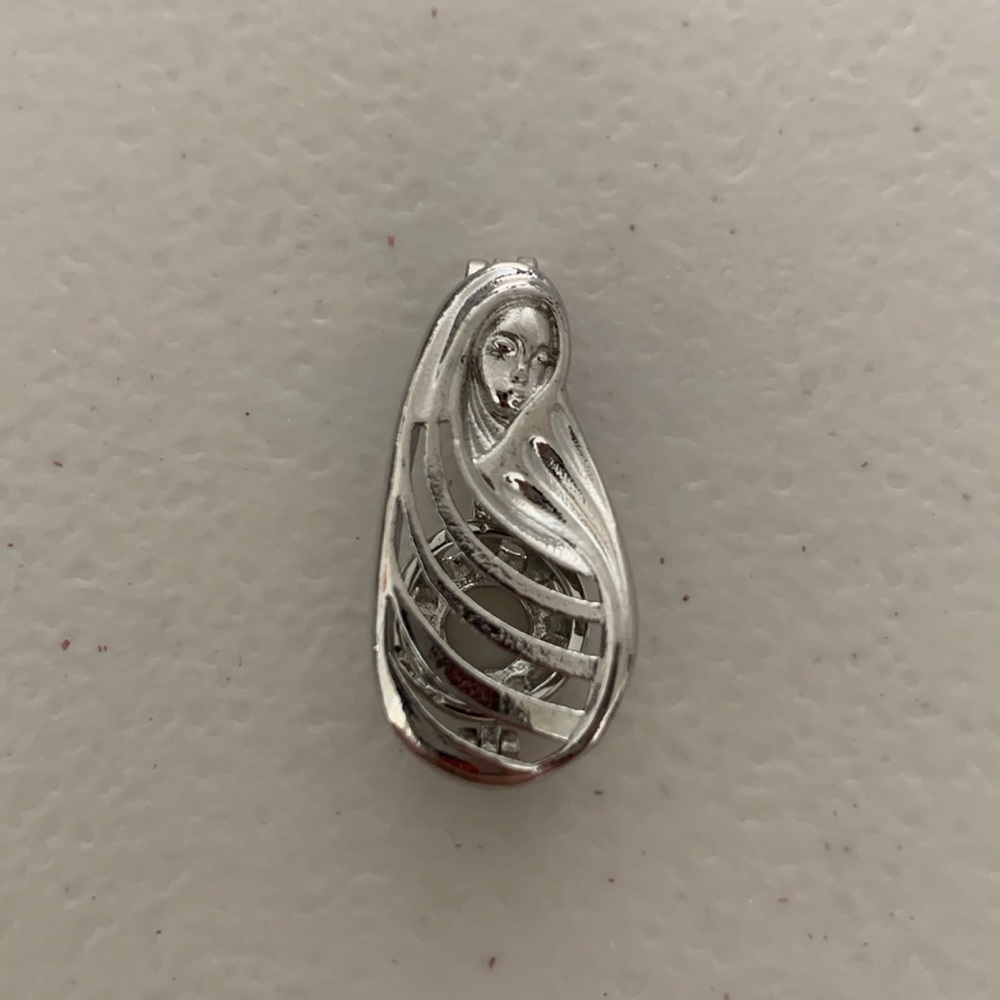 Mom pendant